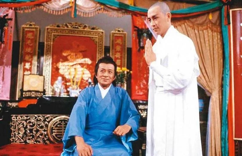 明星风采不减粉丝慕名而来 70岁关聪街头摆摊卖自制XO酱