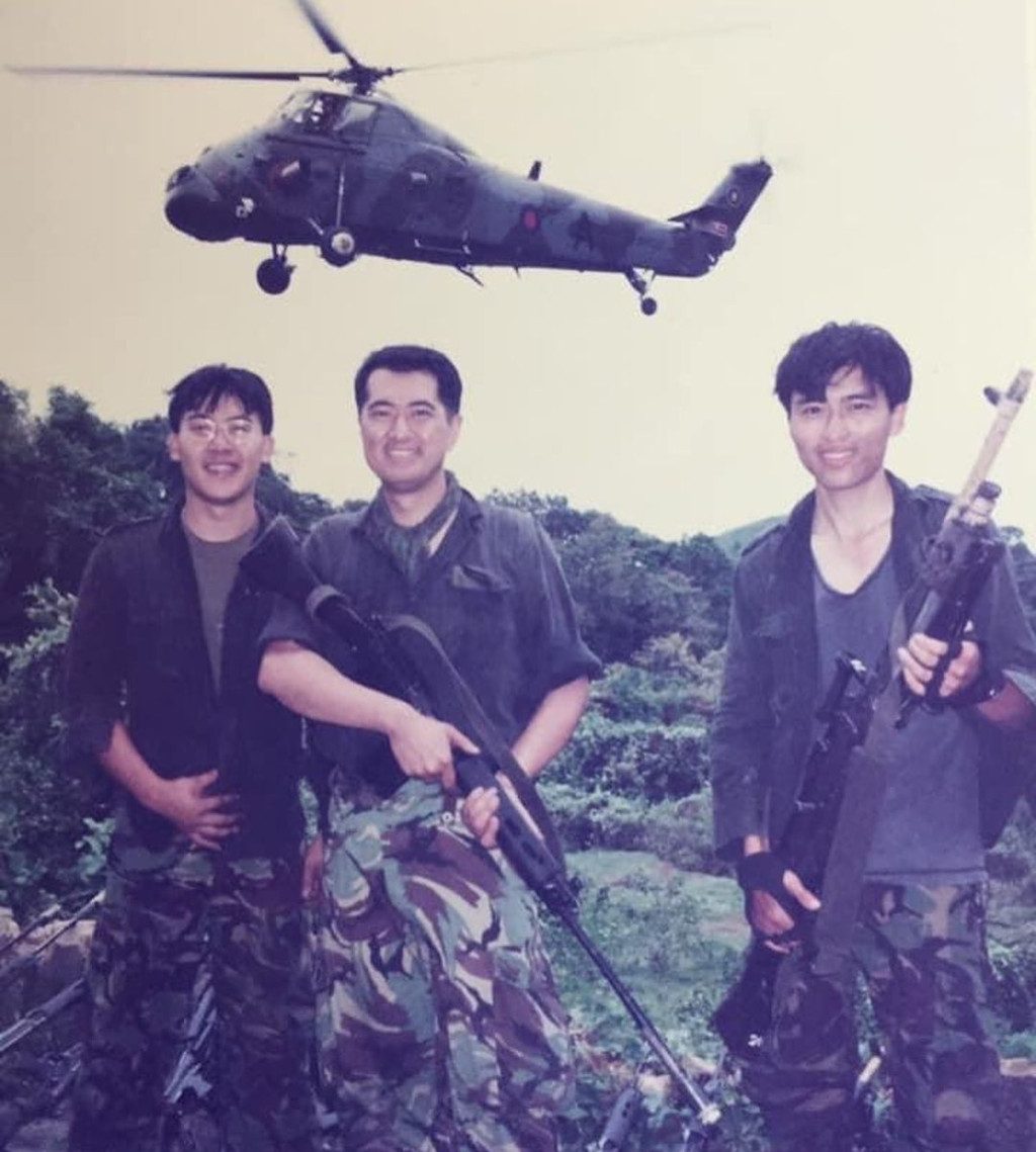 显赫家世吓坏网 邓梓峰“全家福”遭恶搞