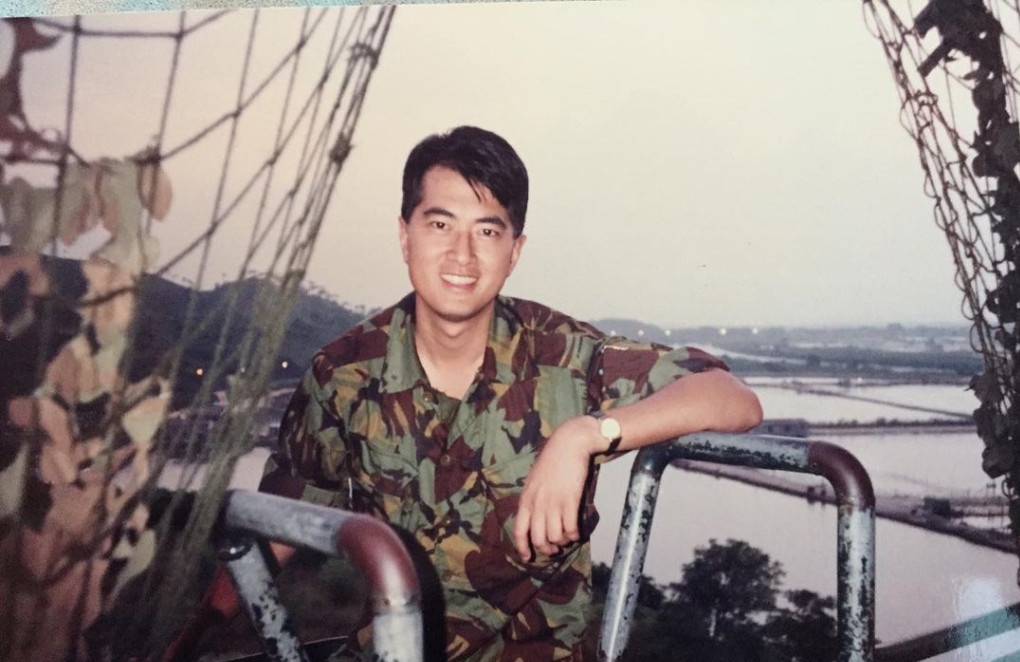 显赫家世吓坏网 邓梓峰“全家福”遭恶搞