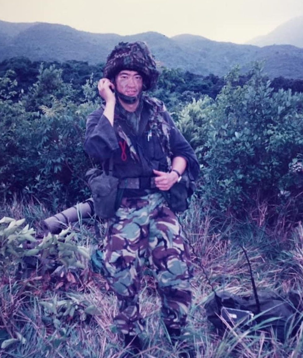 显赫家世吓坏网 邓梓峰“全家福”遭恶搞