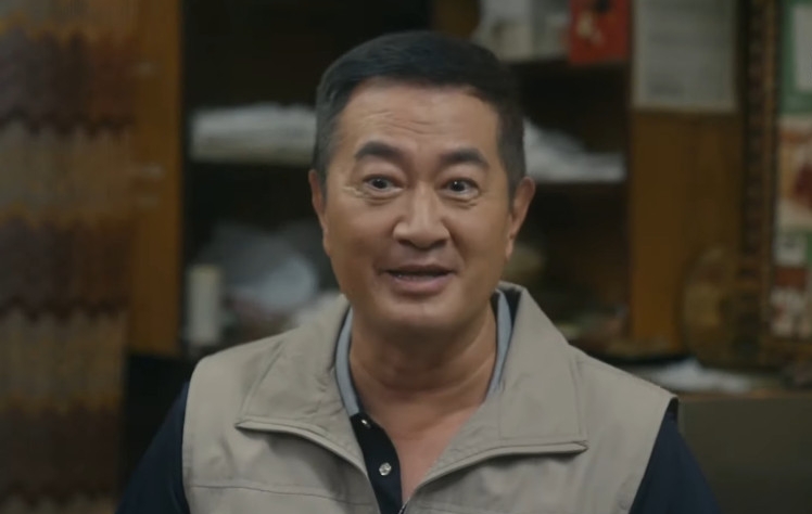 显赫家世吓坏网 邓梓峰“全家福”遭恶搞