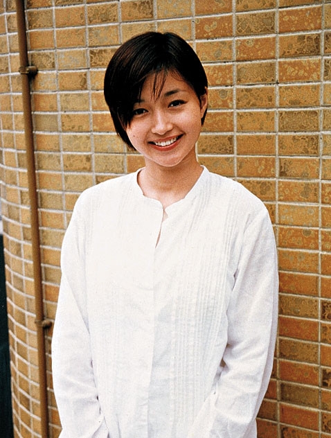 晒素颜照惹热议 李绮虹:我不是太有钱