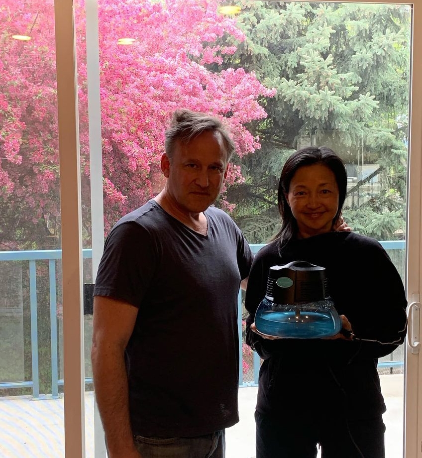 晒素颜照惹热议 李绮虹:我不是太有钱