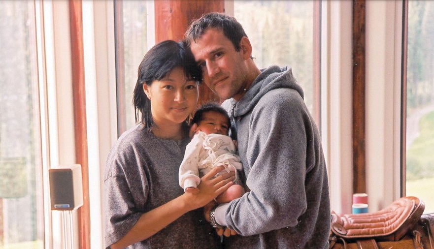 晒素颜照惹热议 李绮虹:我不是太有钱