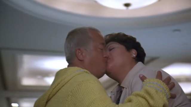 曾志伟吻贺大马女模小意思 19年前激吻肥妈1分钟!