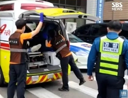 朴修弘遭亲爸殴瘫地送医　 冷血兄嫂目睹全程没反应