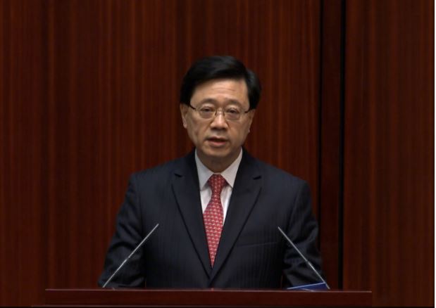 李家超发表首份施政报告　称一国两制下机遇处处