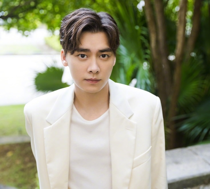 李易峰被曝已婚  豪门千金心冷休夫