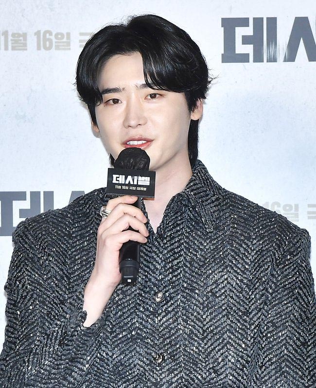 李锺硕严重走样？  脸浑圆双下巴尽现