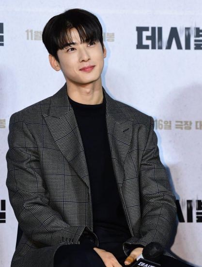 李锺硕严重走样？  脸浑圆双下巴尽现