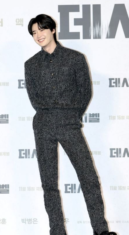 李锺硕严重走样？  脸浑圆双下巴尽现