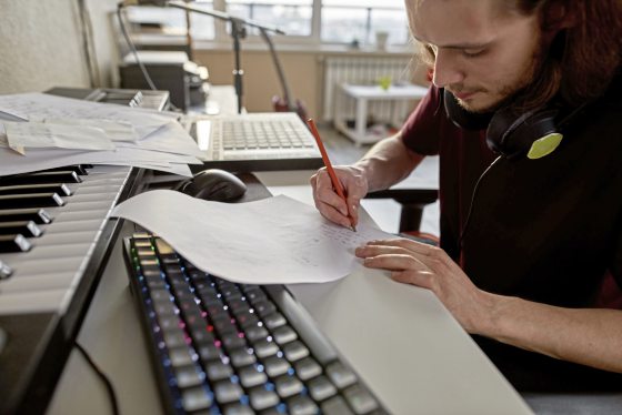 林佚／取歌名的艺术