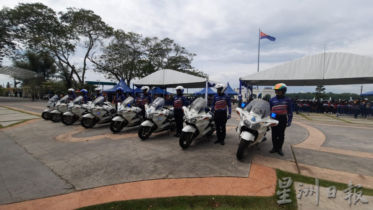 柔:新闻:警方+重型摩托车亲善之旅 麻黄金丹绒闹哄哄