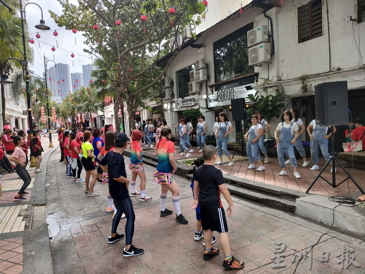 柔:舞出老街新风范 ,8老师带领250学员FUN转老街