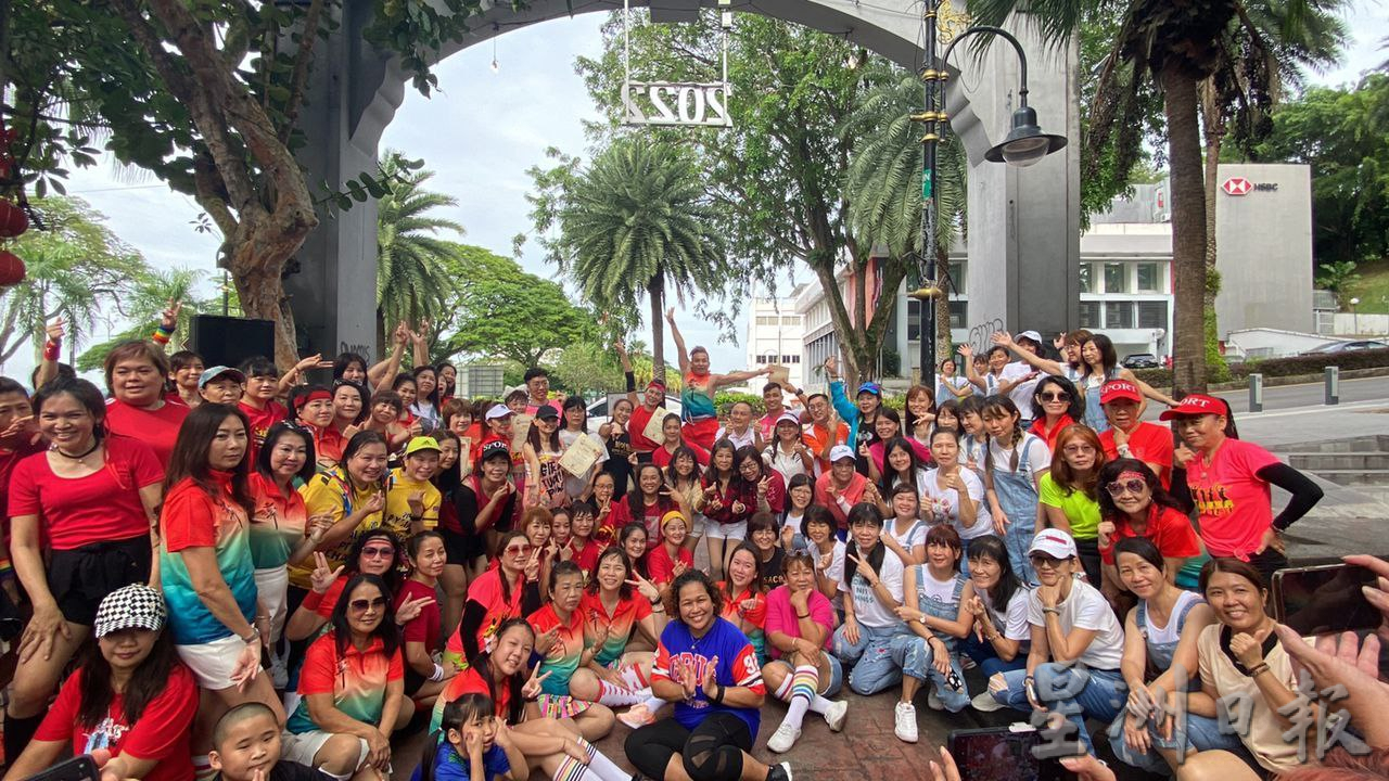 柔:舞出老街新风范 ,8老师带领250学员FUN转老街