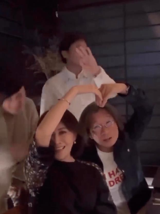 梁朝伟同框陈可辛比心生动有爱  刘嘉玲模仿老公社恐表情视频疯传