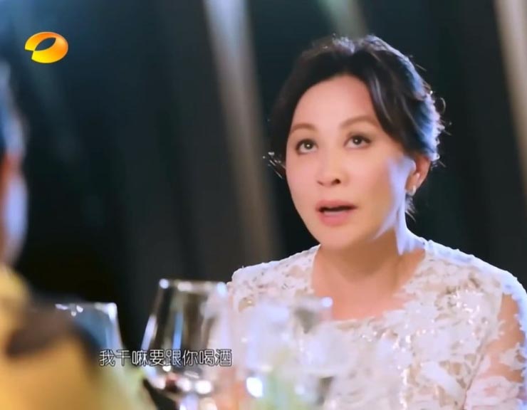 梁朝伟同框陈可辛比心生动有爱  刘嘉玲模仿老公社恐表情视频疯传