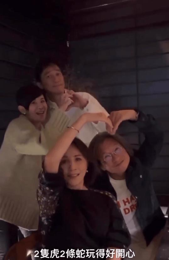 梁朝伟同框陈可辛比心生动有爱  刘嘉玲模仿老公社恐表情视频疯传