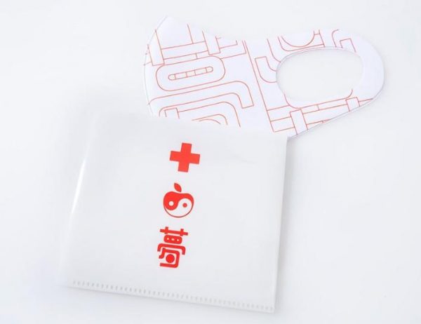 椎名林檎周边商品十字设计惹议　粉丝怒喊“快下架！”