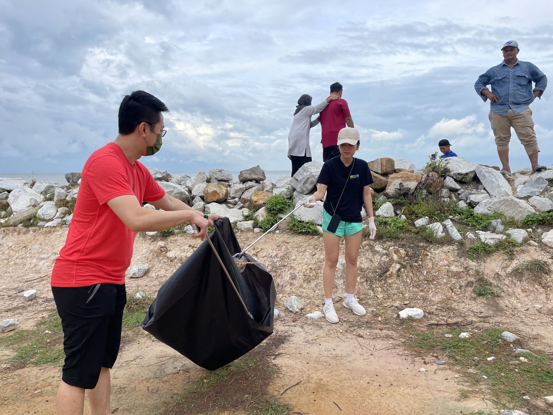 每日一小步｜云镁鑫拯救食物  温慧茵海边净滩
