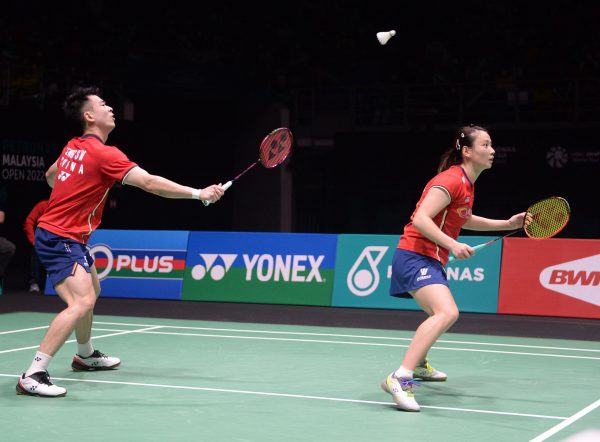 法国羽球超级750赛|决赛战松永组合争冠 乐蒂2局力挫李白组合