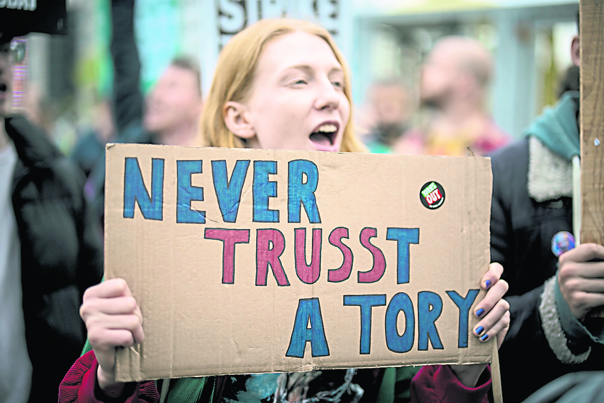 特拉斯迷你财案争议大 英撤销富人减税计划    /主