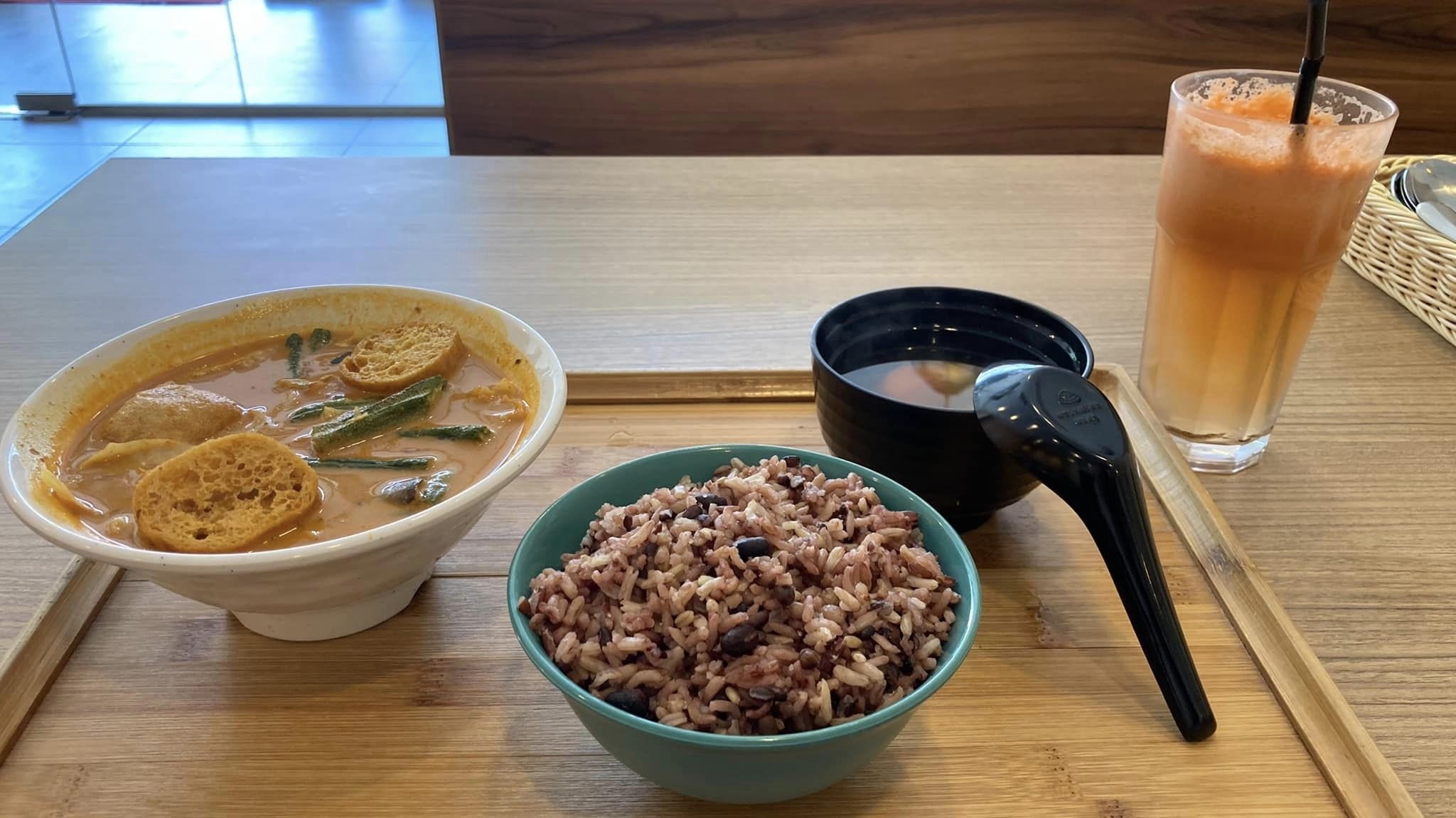 独家 | 怀胎7个月孕妇喝出蟑螂吐2次！店家：会杀虫不再重犯