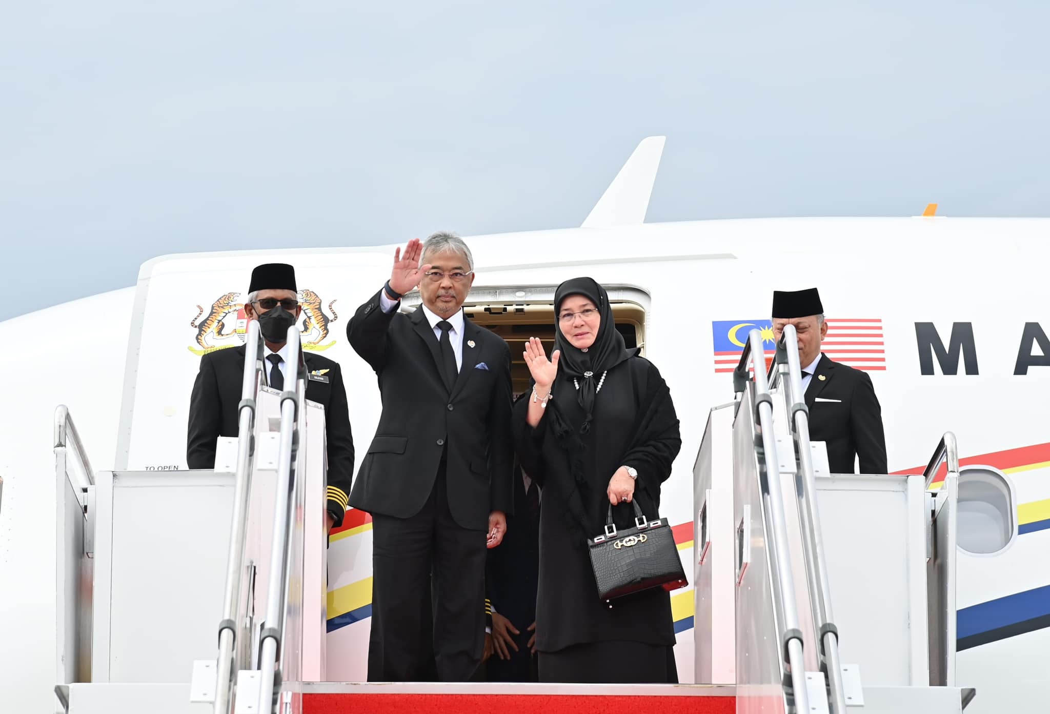 独家 | 英国有重要活动·元首下周不在国内