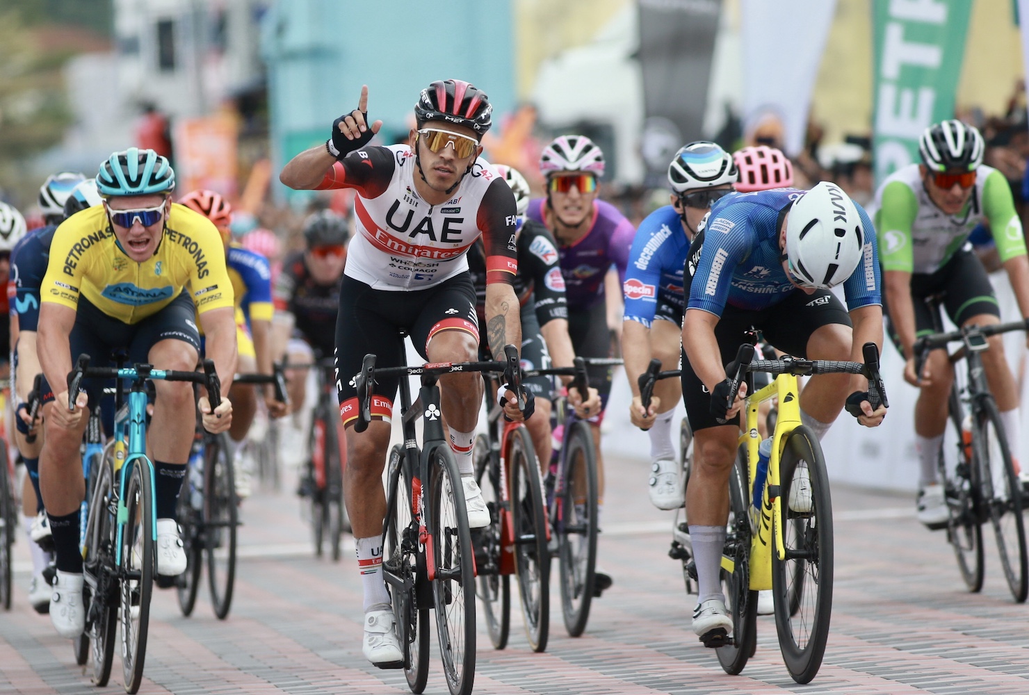 环浮脚车赛| 冲刺前300公尺犯规  莫拉诺冠军遭取消