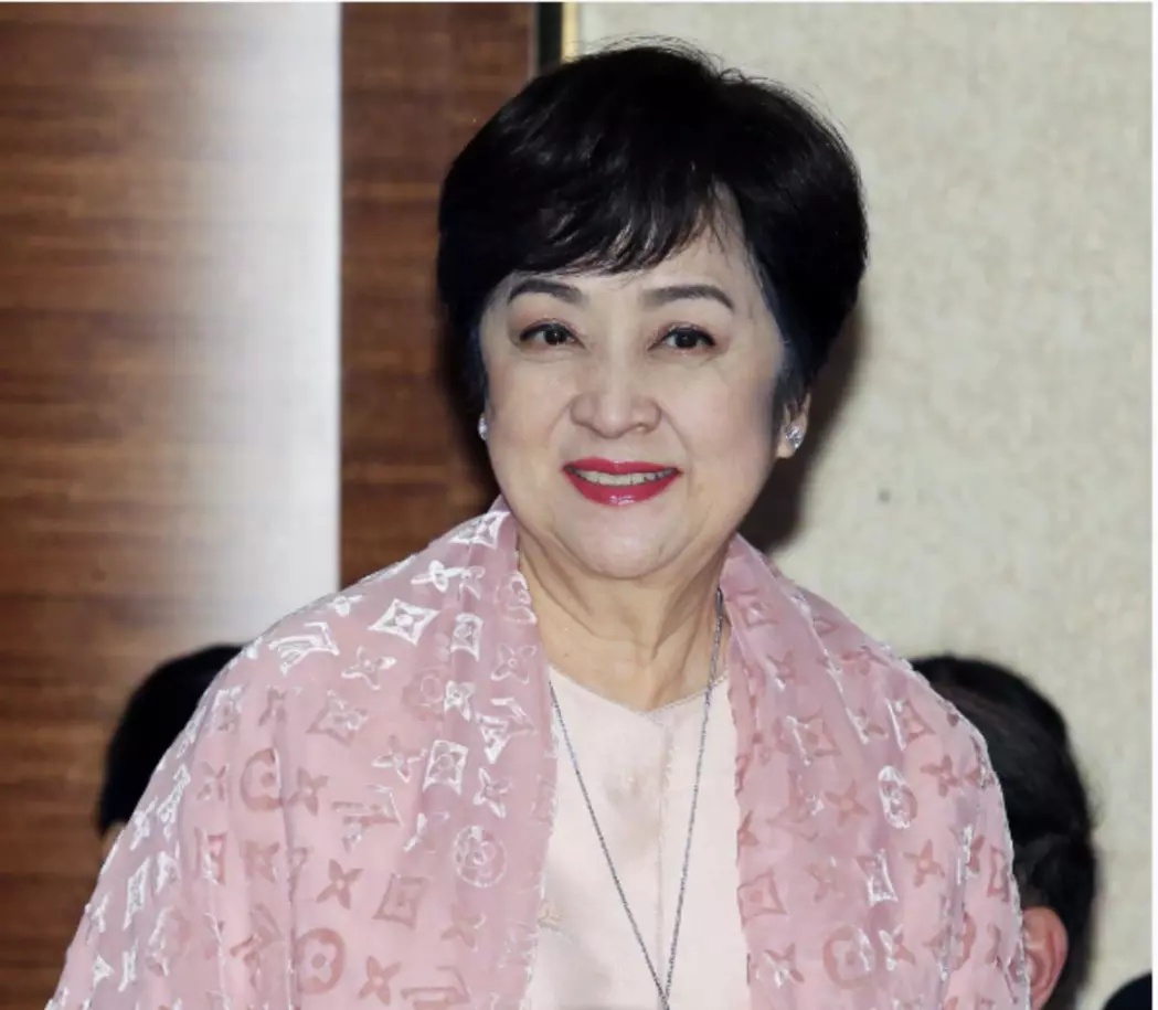 甄珍母子身在欧美 知情人士：为躲借钱断联