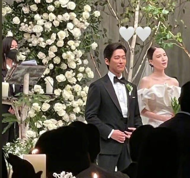 甜吻新娘画面曝光 南宫珉笑得合不拢嘴