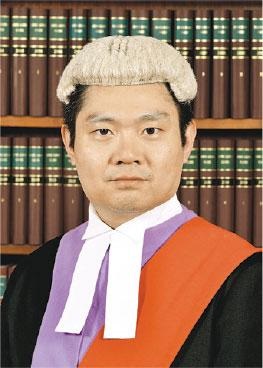 用藤条逼12岁儿自慰看色情片·法官形容警察父亲:令人作呕