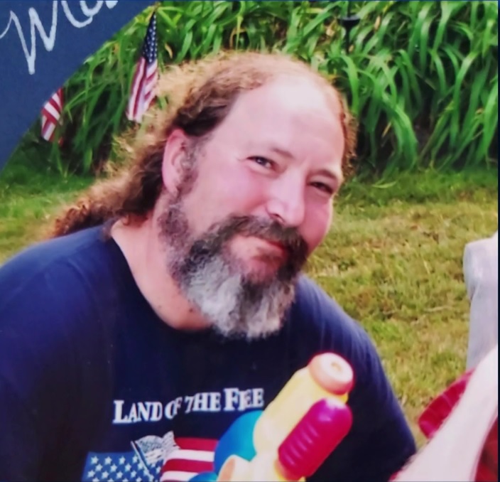 男子趁4名孩子上学 枪杀妻子和父母后自杀