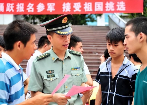 看世界)鼓励大学生参军　甘肃省政府提供1万元人民币奖励