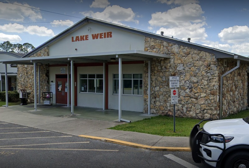 看世界/14岁少女撬开祖母保险箱 偷走6.4万现金分发给同学