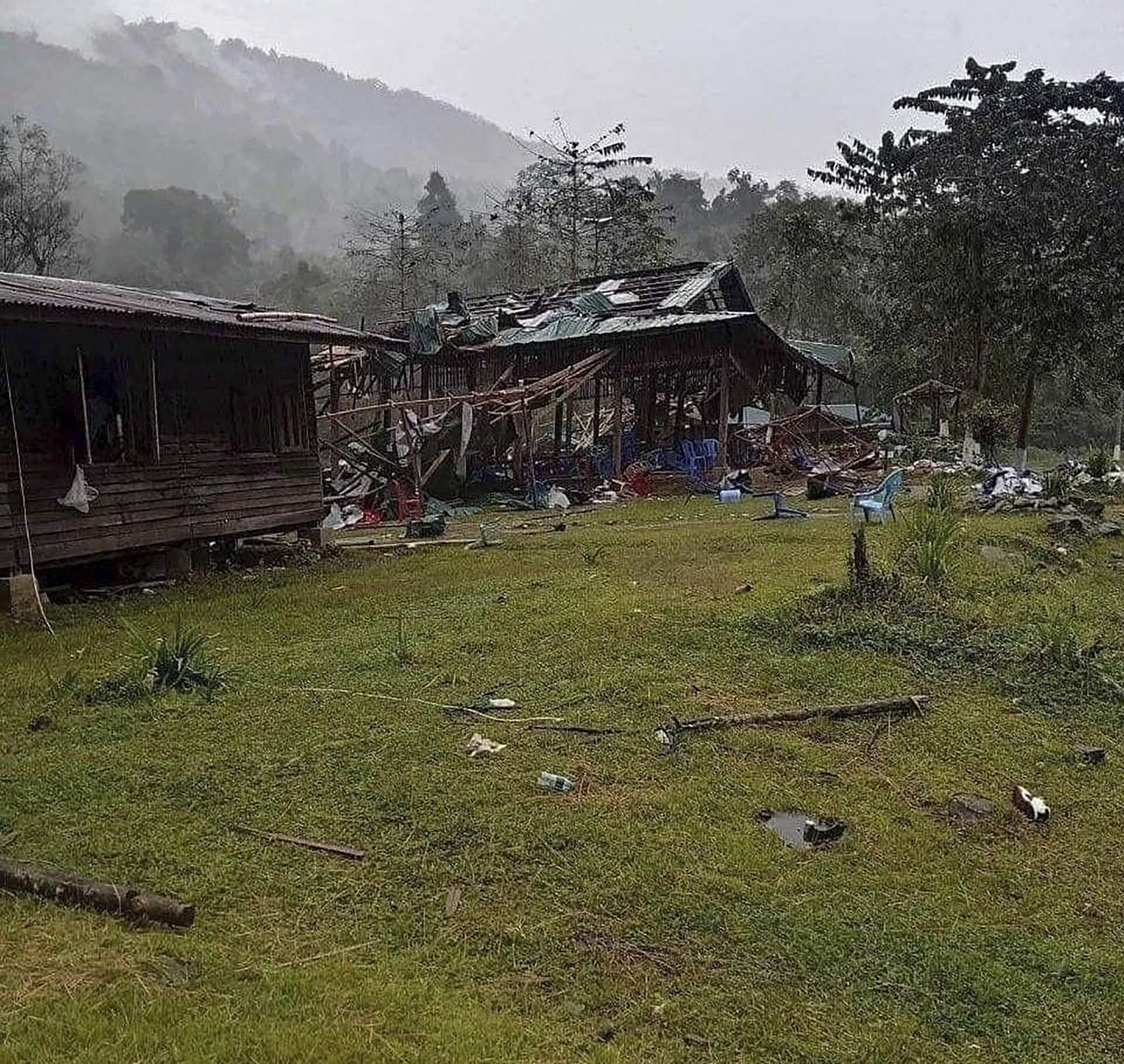 看世界/缅甸军方空袭克钦独立军庆祝活动 酿80死100伤