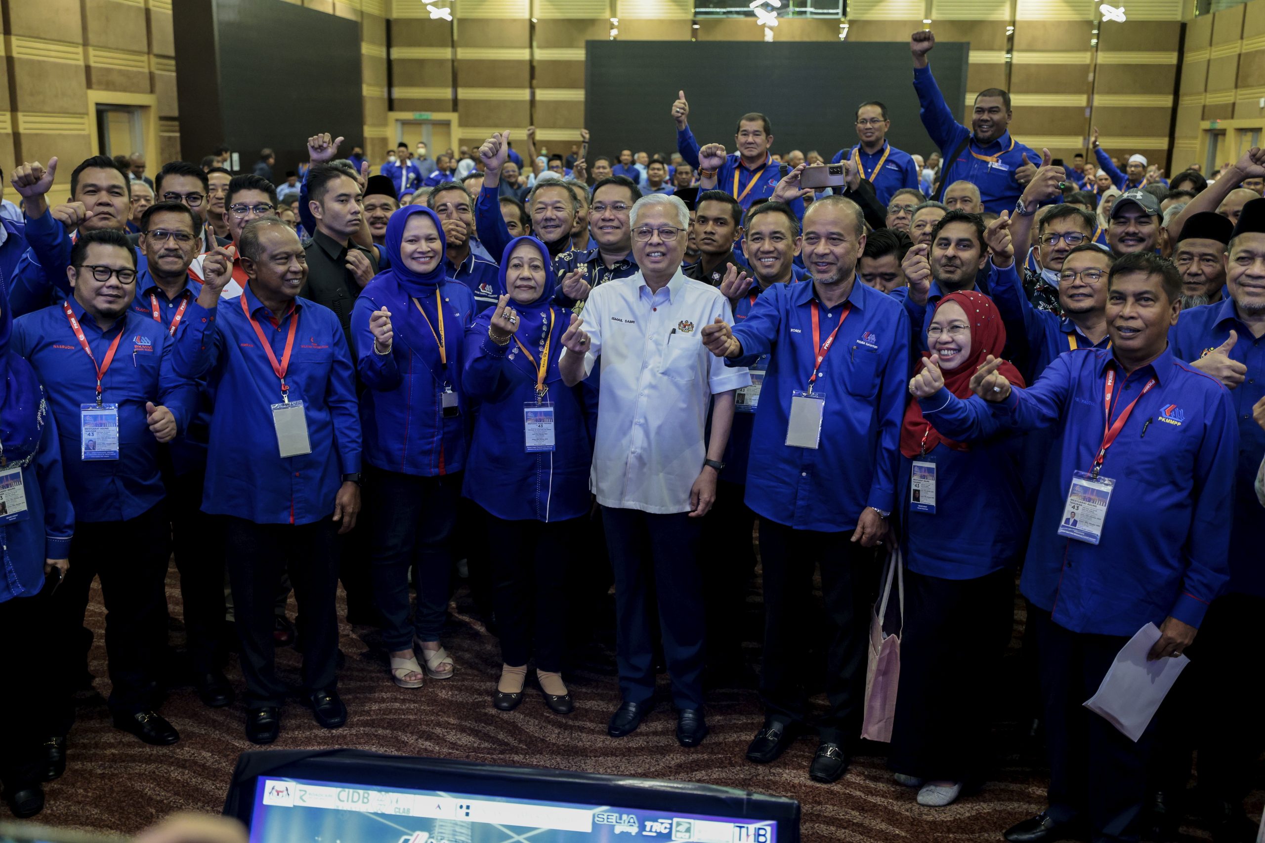 看守首相∕会重呈财案