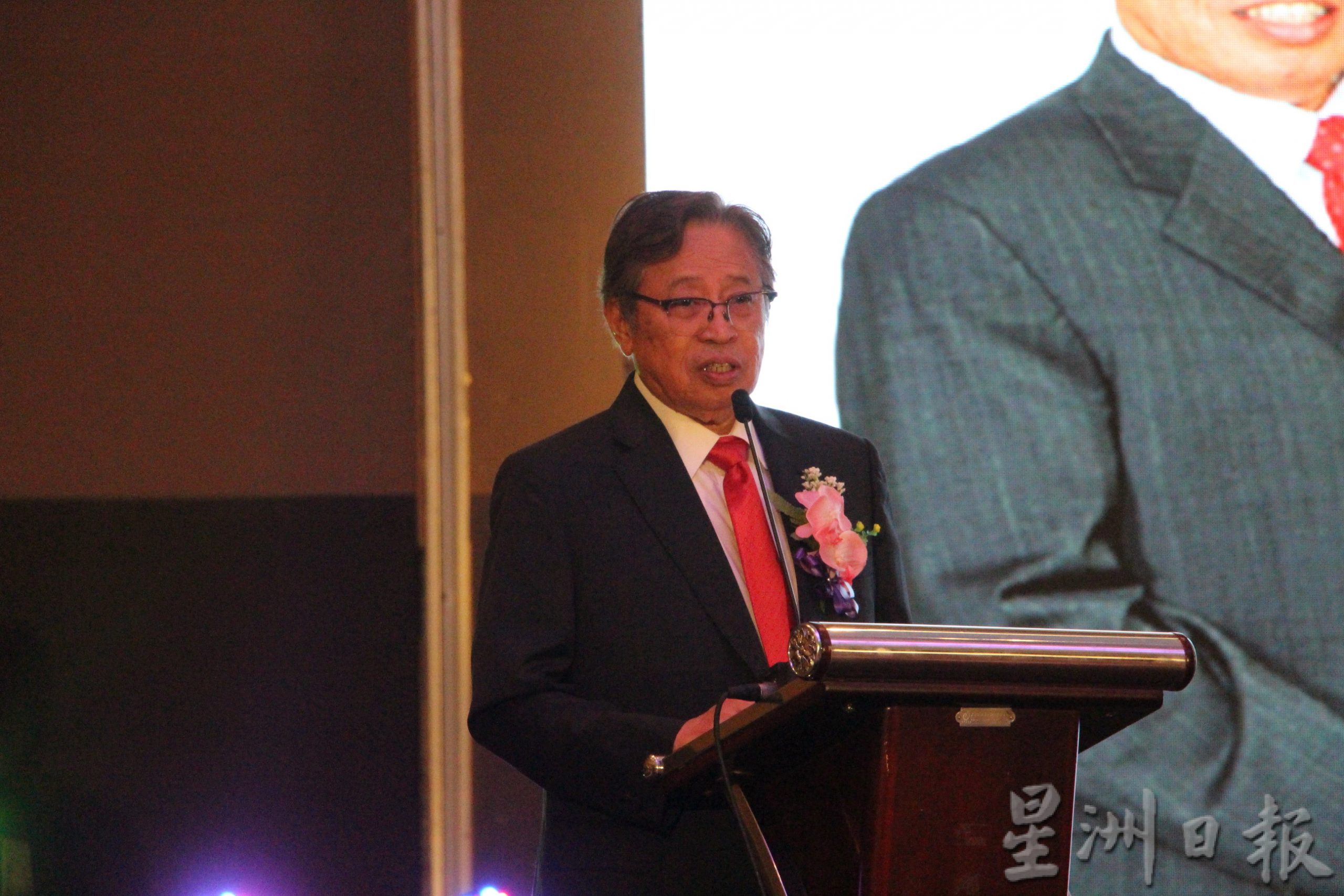 砂政府或将与联邦政府达成协议，收取一定比例的税收归还给砂拉越