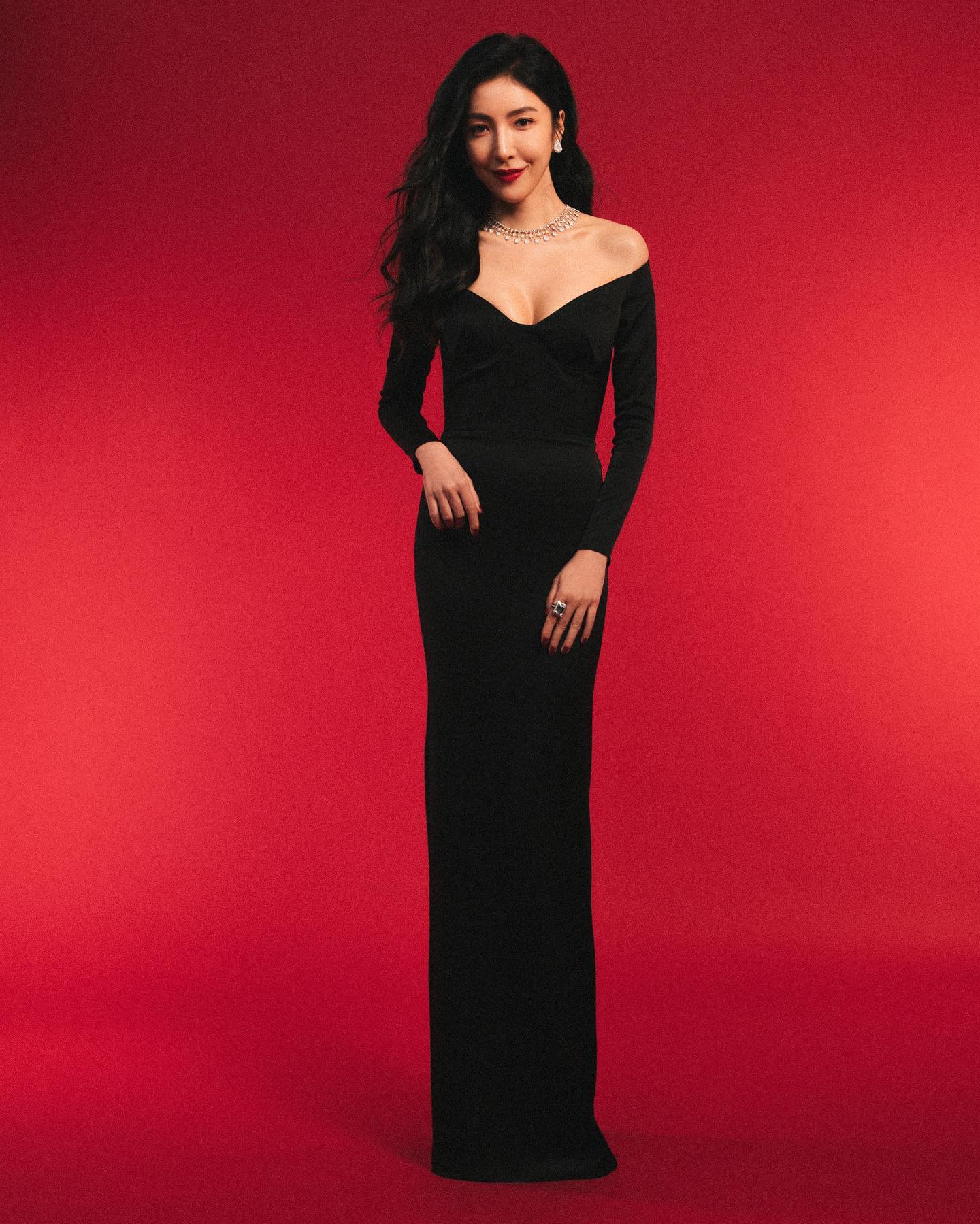 礼服撞衫彰化景点被封“最美灯塔” 杨谨华:欢迎来打卡