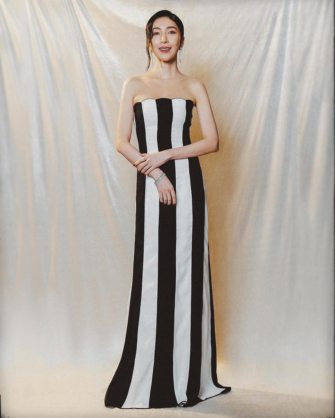 礼服撞衫彰化景点被封“最美灯塔” 杨谨华:欢迎来打卡