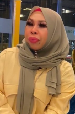 粉红女商缅怀死去的儿子·网民重点误:你以前比较美