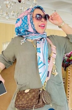 粉红女商缅怀死去的儿子·网民重点误:你以前比较美