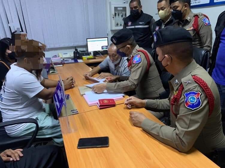 停车场漂移毁4车 大马男被捕赔1.2万