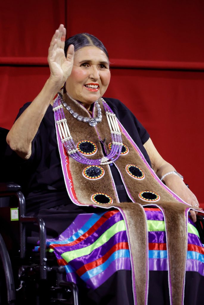 美原住民小羽毛辞世享年75岁 曾代表影帝领奥斯卡遭封杀