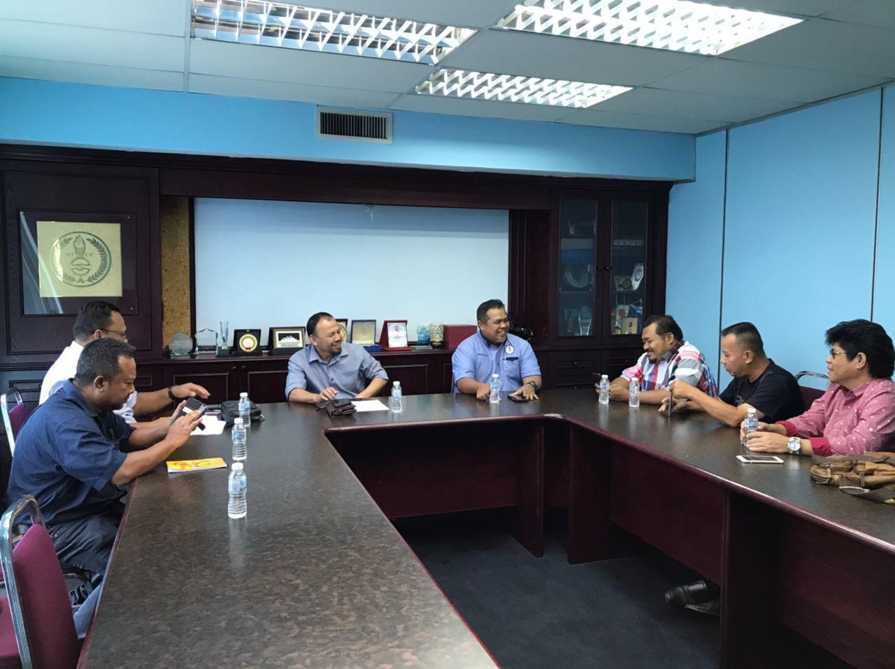 职总承诺协助遭解雇的《马来前峰报》前雇员