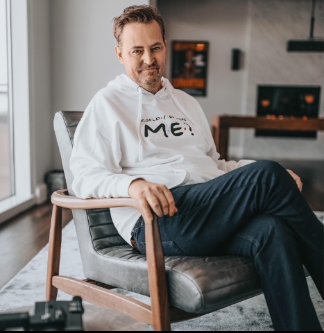 自传贬低奇洛李维斯惹众怒 《六人行》男星道歉