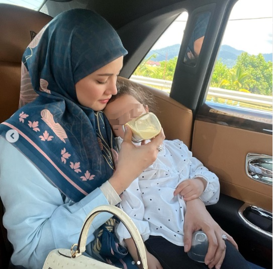 自闭儿在机上大叫父母被骂·“照顾不了孩子就别带他上机”