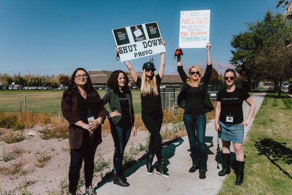 芭莉丝怒轰寄宿学校职员性侵 手指伸入私处强做子宫颈检查 