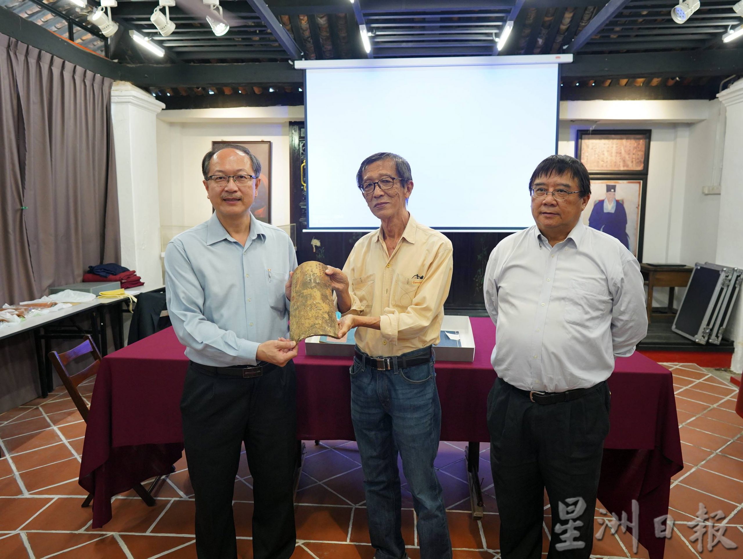 花费6年时间修护超过200年文献，华研图书馆将文献移交回青云亭