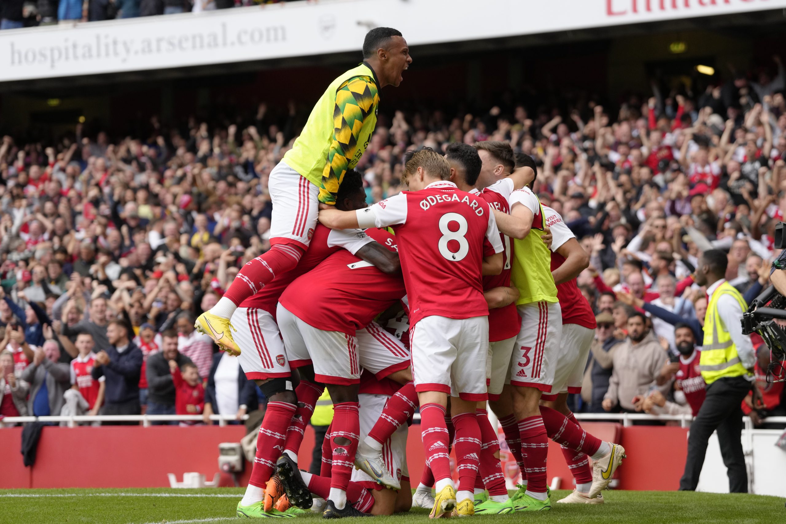 英超|枪手主场力退热刺 “北伦敦是红色的!”